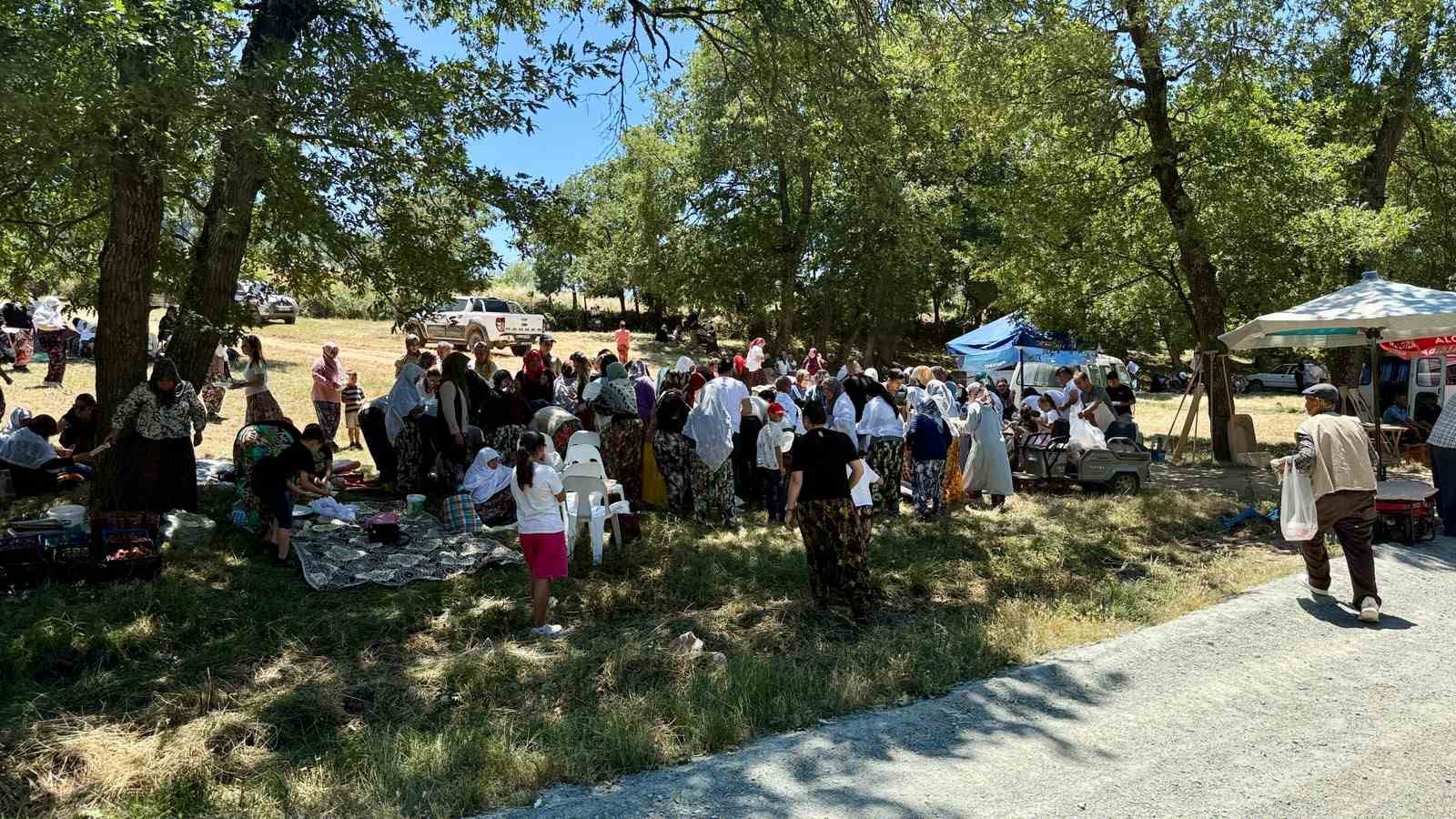 Dereoba köyü hayrı yapıldı
