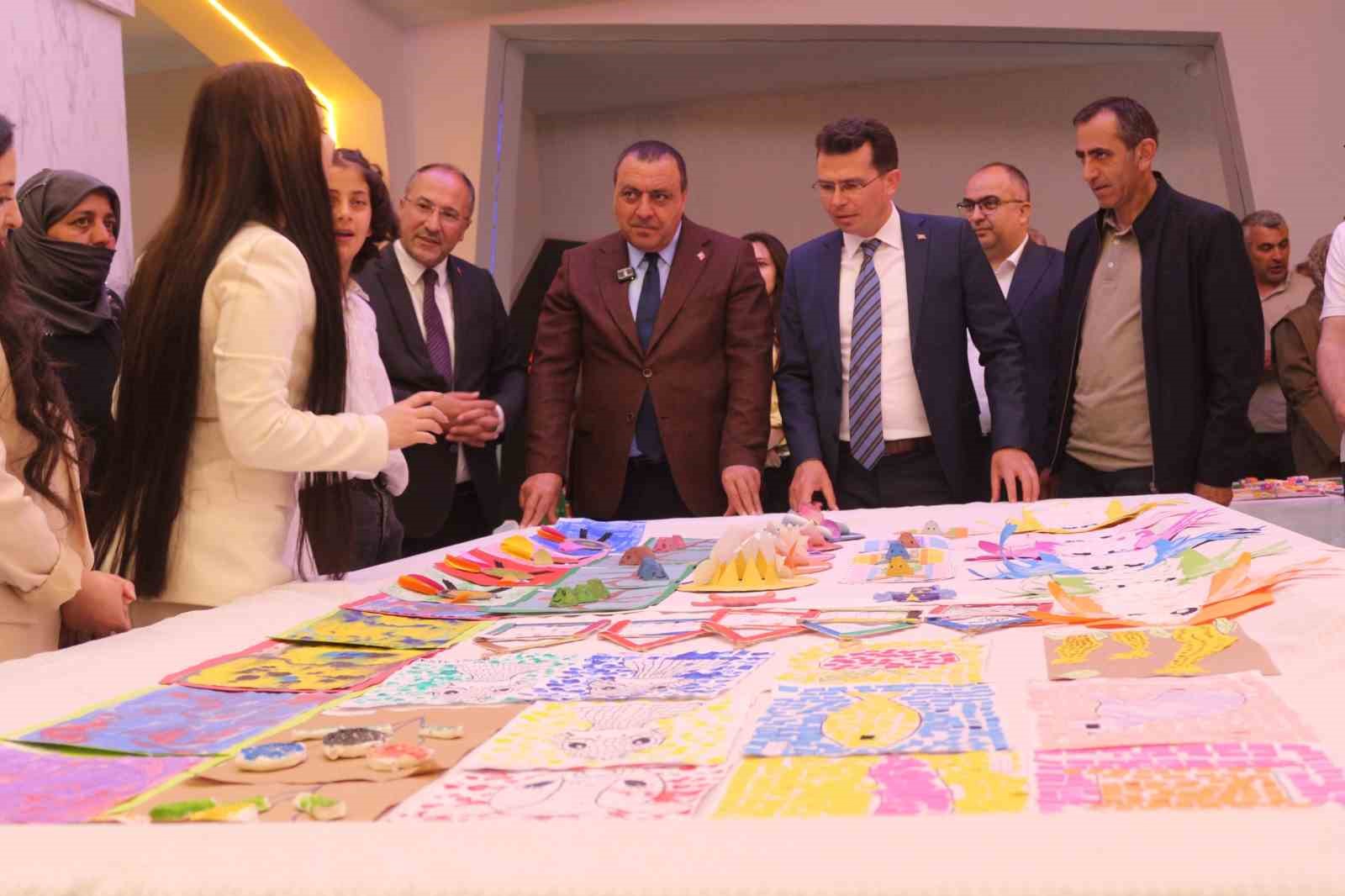 Narman’da en özel sergi açıldı