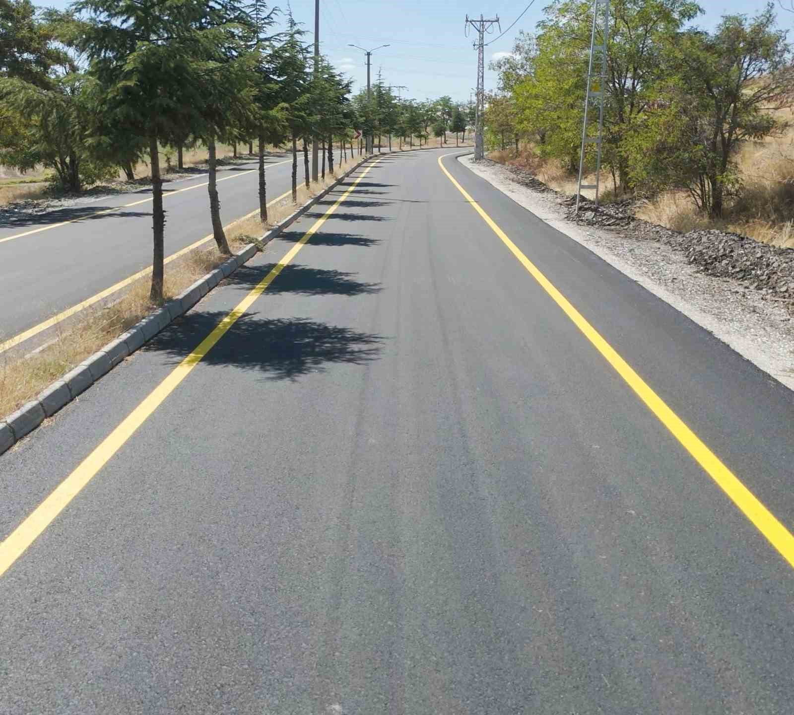 Aksaray&rsquo;da k&ouml;y yolları asfaltlanıyor