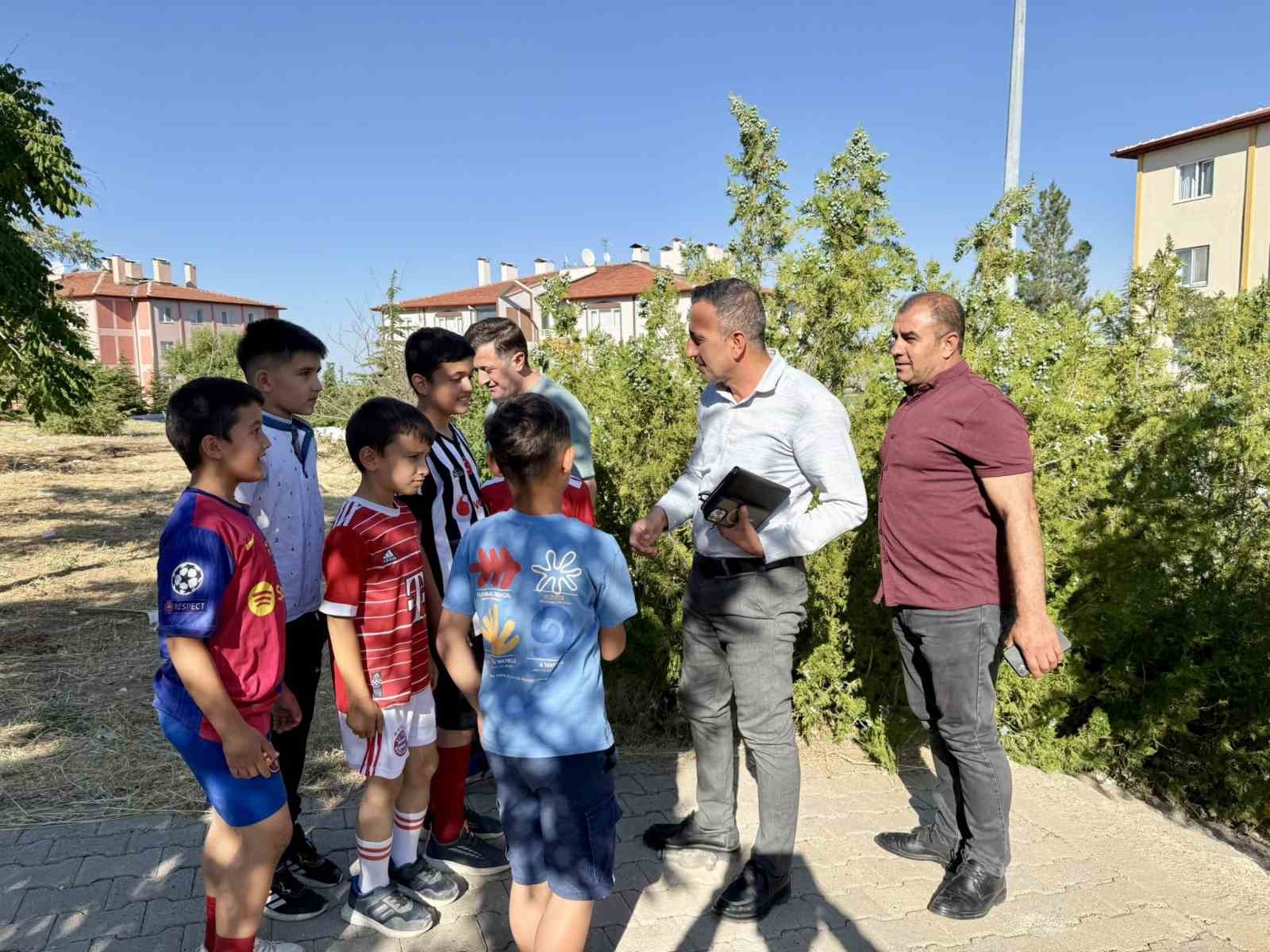 Başkan Ulutaş’tan engelli vatandaşa akülü araç desteği, çocuklara ziyaret