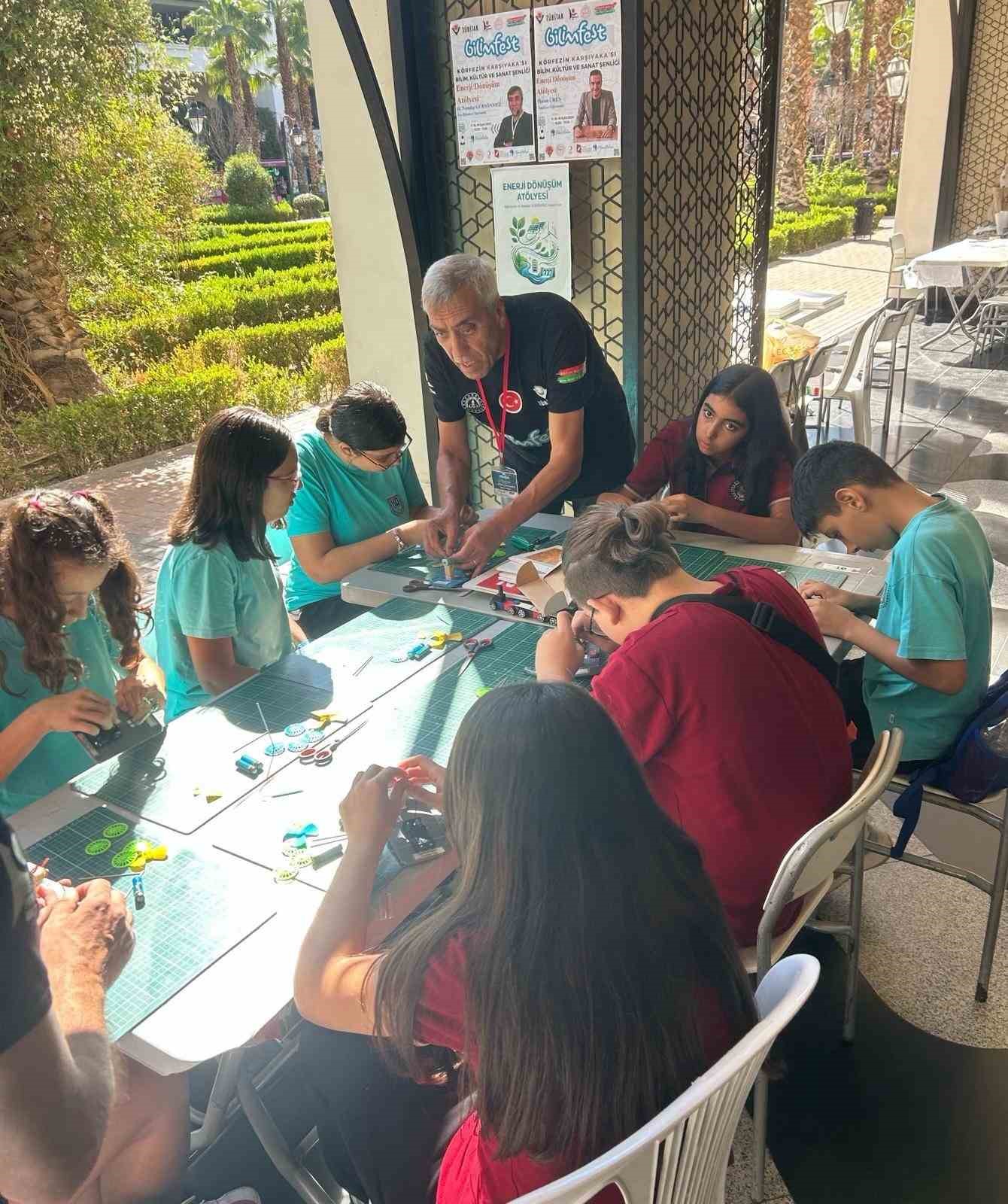 İzmir&rsquo;de &ouml;ğrenciler bilim, k&uuml;lt&uuml;r ve sanatla buluştu