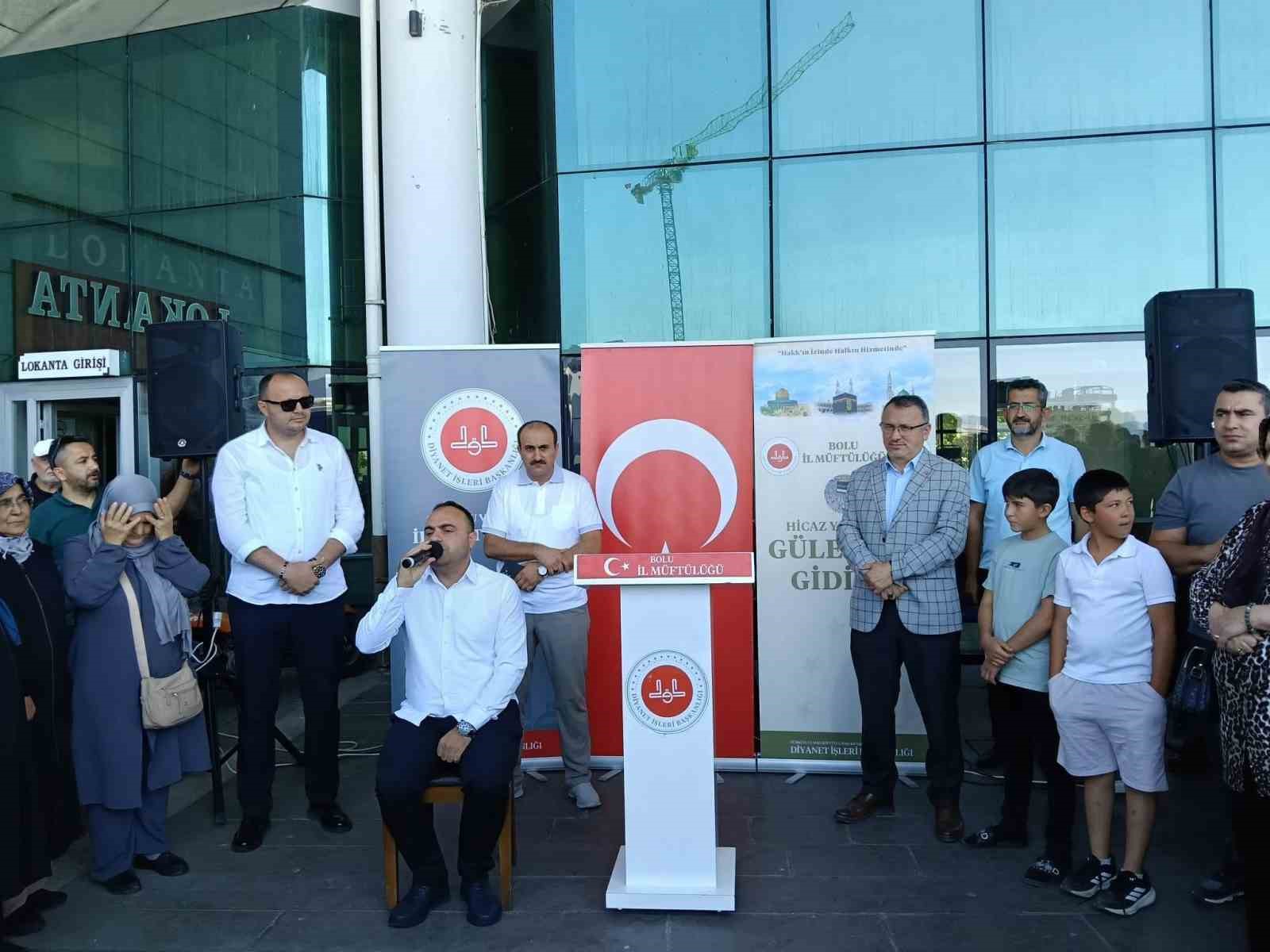 Bolu’dan 25 kişilik umre kafilesi dualarla uğurlandı