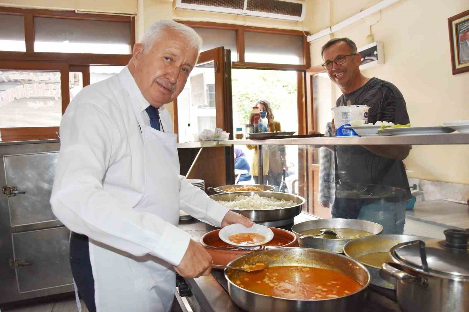 Manisa&rsquo;da yılın ahisi Mehmet Akg&uuml;l oldu