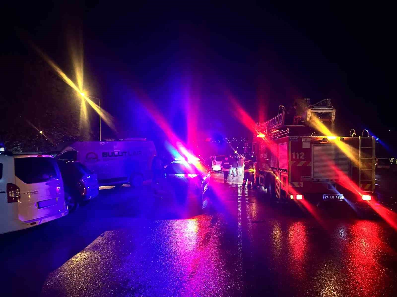 Erzincan’da 2 aracın çarpıştığı kazada 5 kişi yaralandı