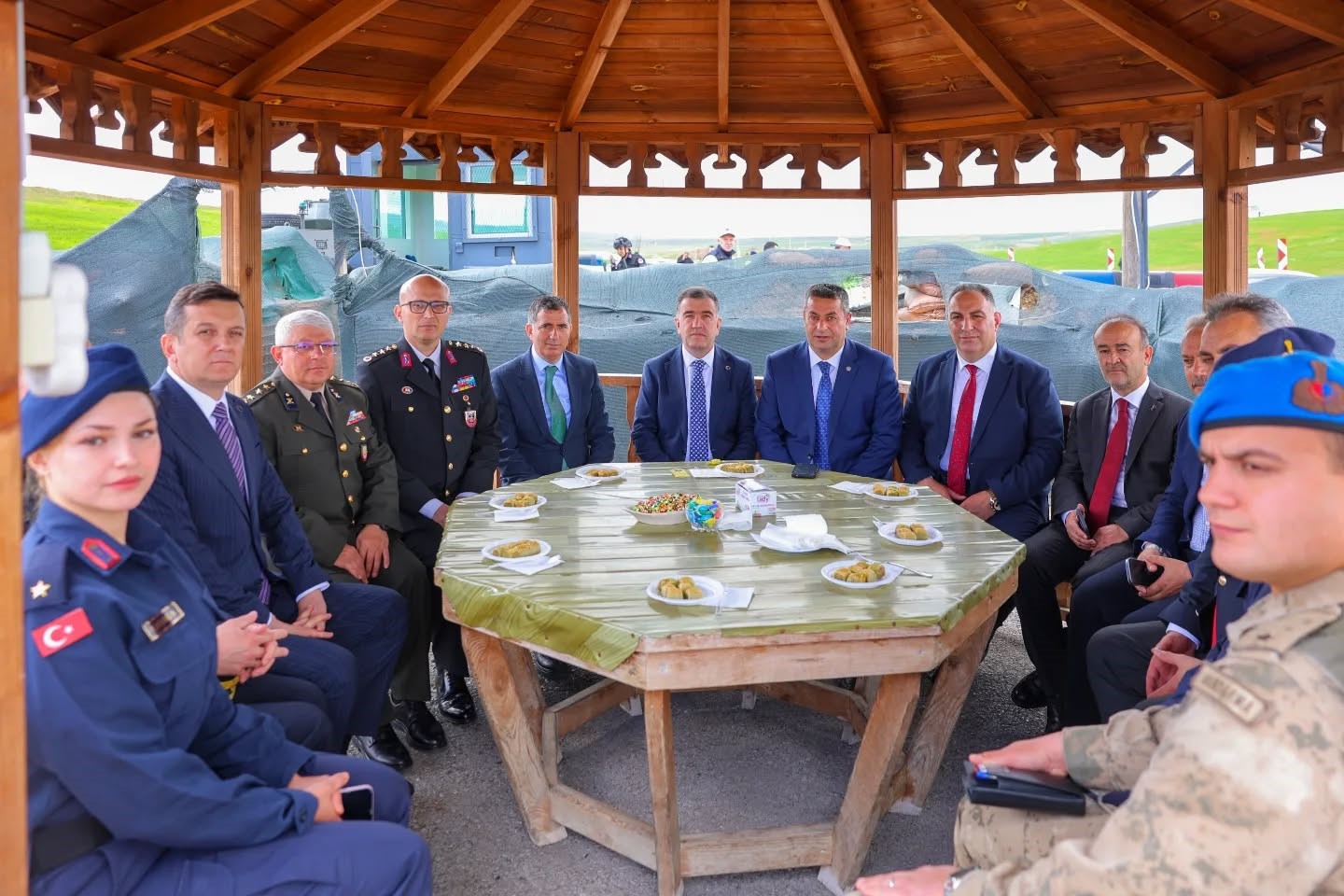 Bayburt&rsquo;ta bayram g&ouml;revindeki g&uuml;venlik personeliyle bayramlaşıldı
