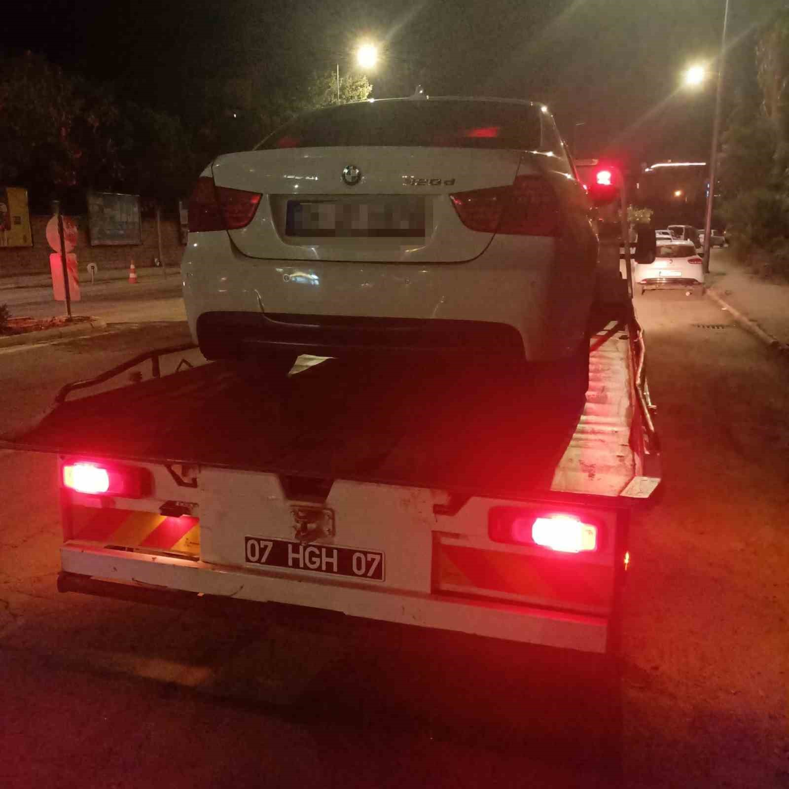 Alanya&rsquo;da itfaiyeye yol vermeyen otomobil s&uuml;r&uuml;c&uuml;s&uuml;ne 46 bin TL ceza