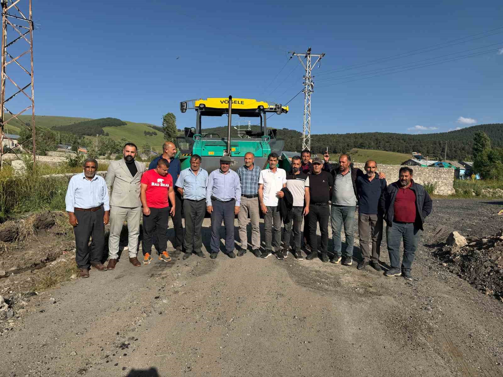 Hamamlı k&ouml;y&uuml; sıcak asfaltla buluşuyor: Sarıkamış&rsquo;ta ulaşım konforu artıyor