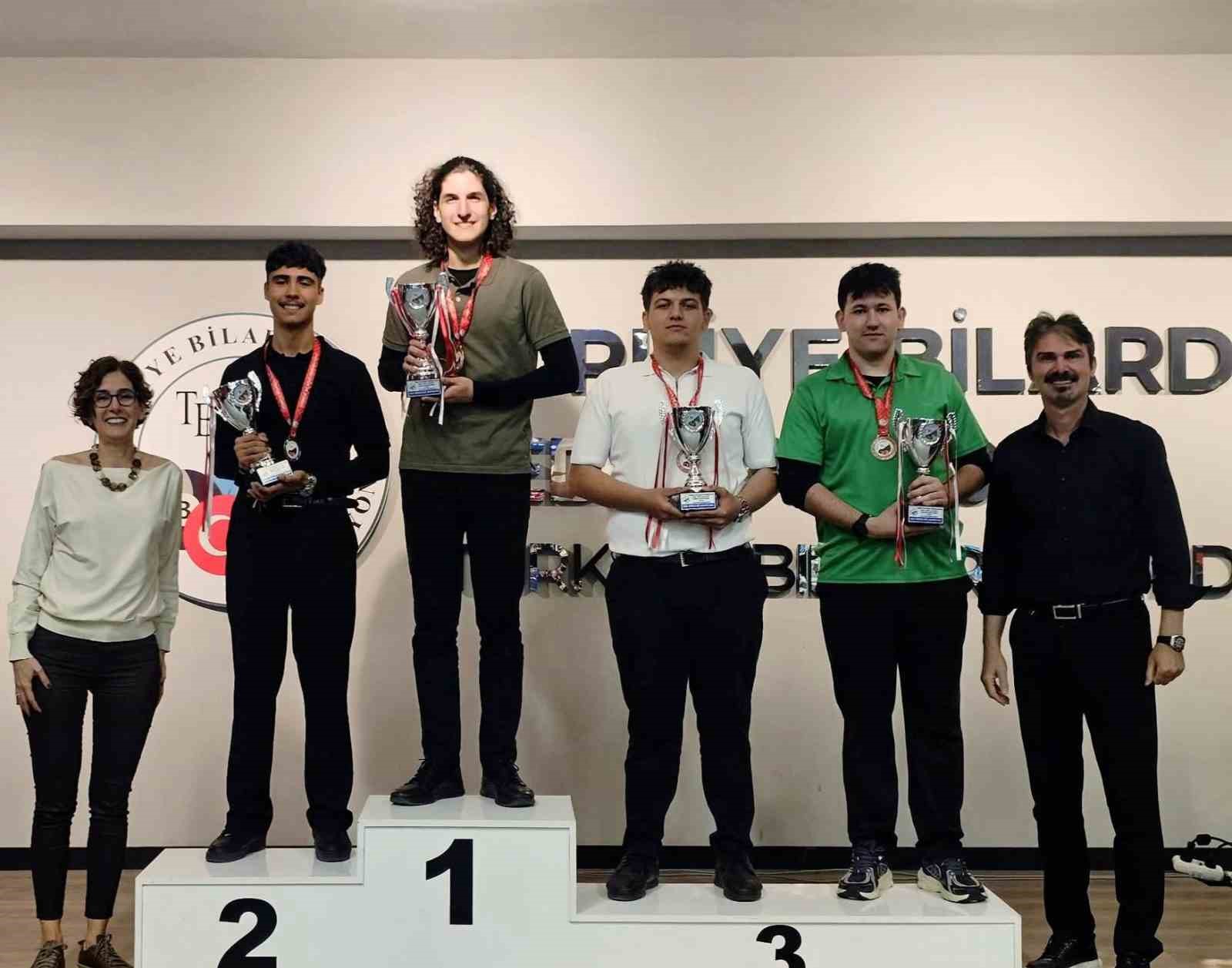 Bayburtlu milli bilardocu Karaaslan T&uuml;rkiye &uuml;&ccedil;&uuml;nc&uuml;s&uuml; oldu