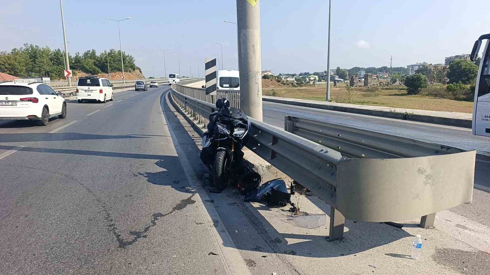 Otomobil ile motosiklet çarpıştı:2 kişi yaralandı