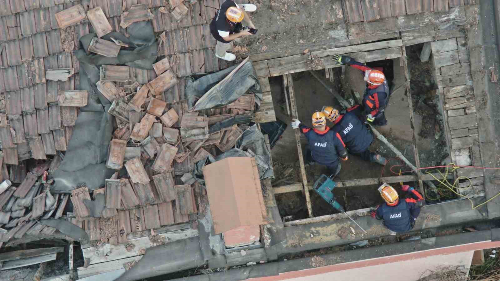 Kastamonu’da habersiz yapılan bina göçmesi tatbikatı başarıyla tamamlandı