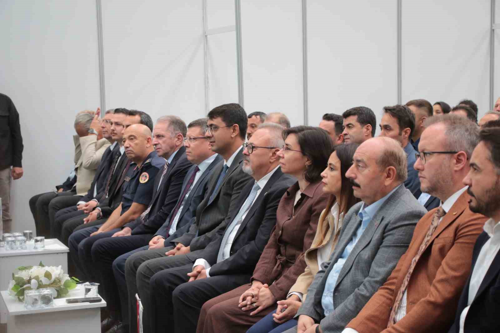 Uşak&rsquo;ta Tarım, Hayvancılık ve Teknolojileri Fuarı kapılarını a&ccedil;tı