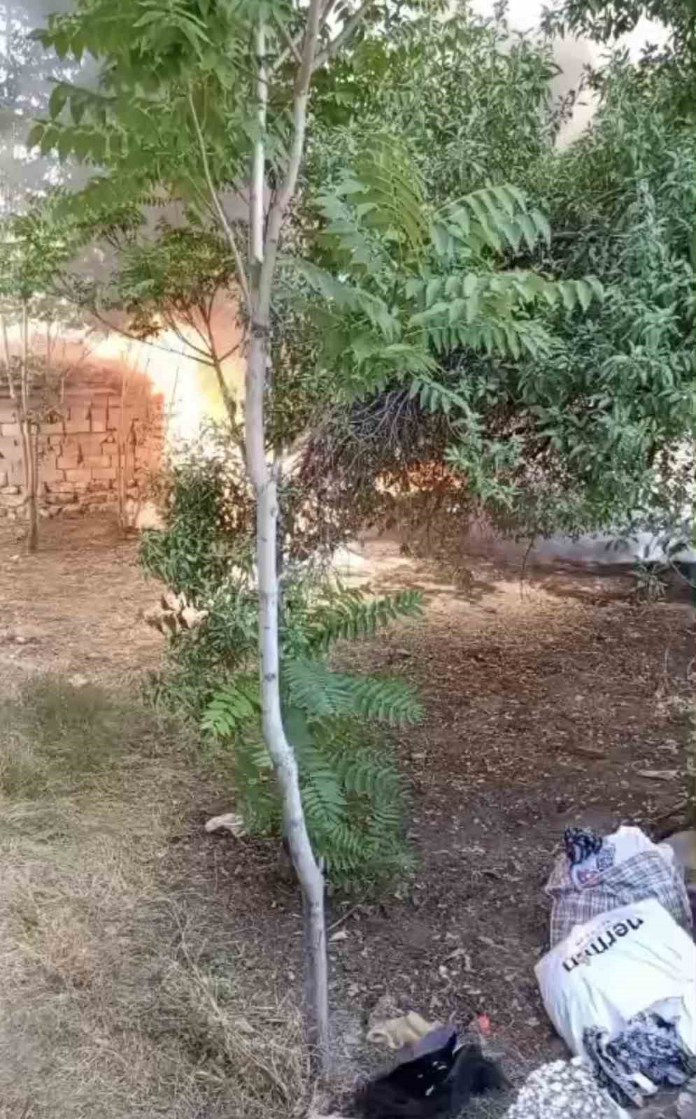 Konya&rsquo;da evlerin bitişiğinde yangın paniği