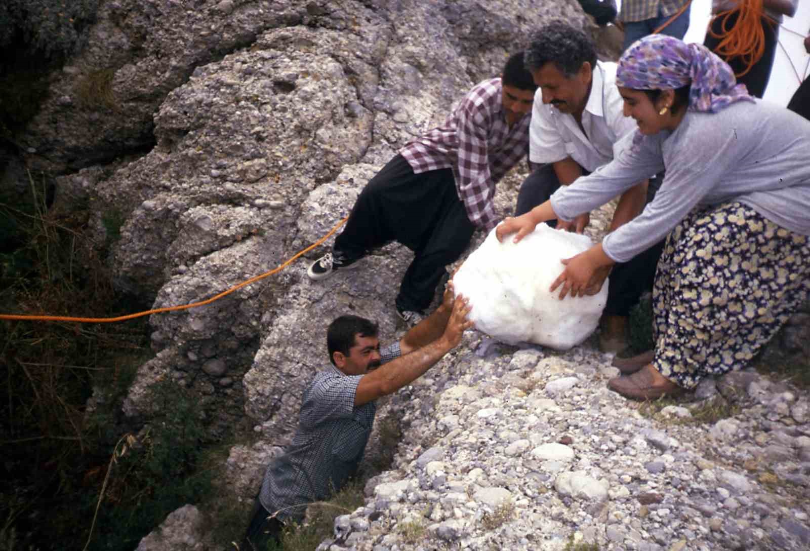 Anadolu&rsquo;nun unutulan serinlik mirası: Kar kuyuları k&uuml;lt&uuml;r&uuml; yok oluyor