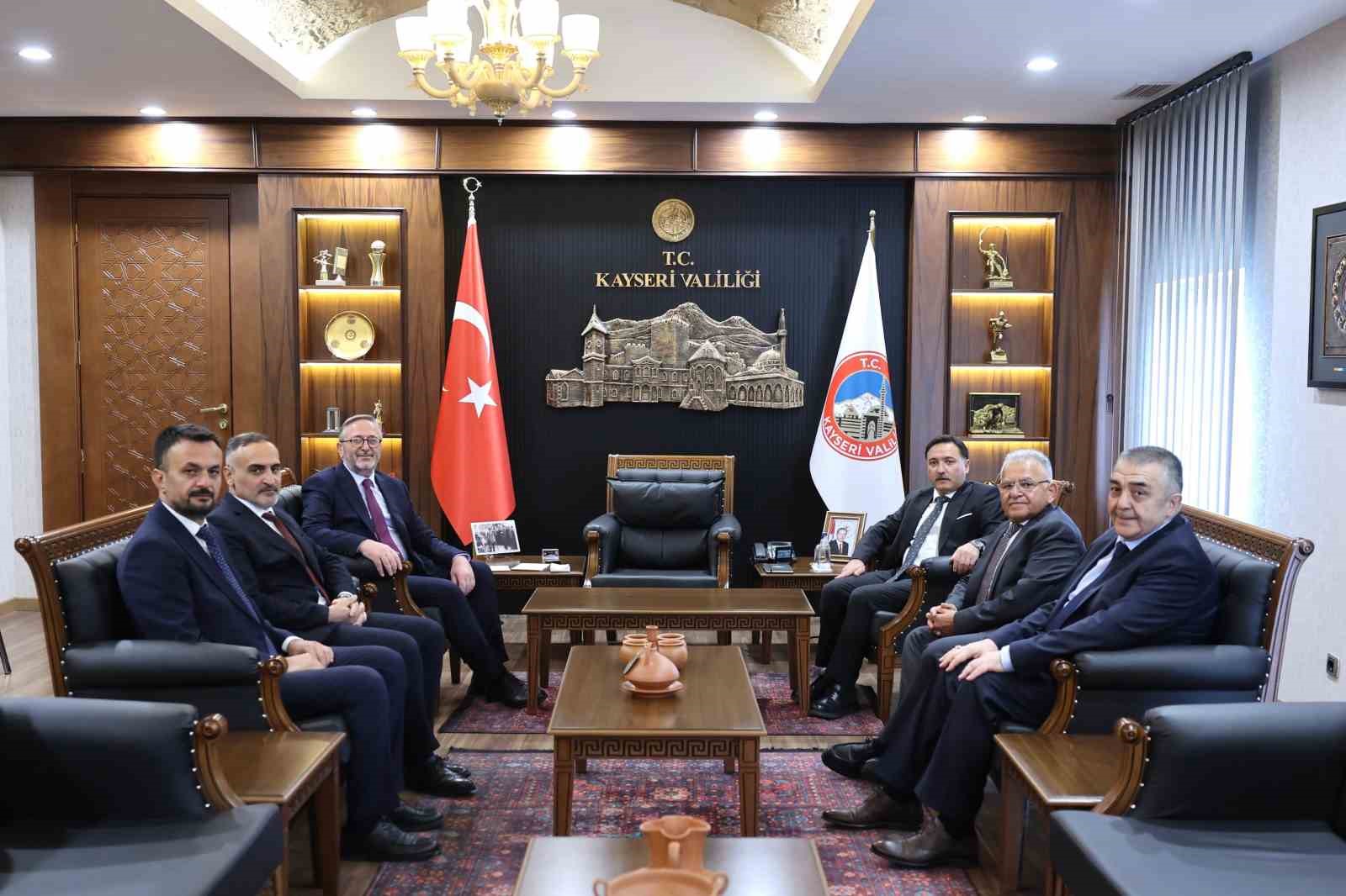 Bakan Yardımcısı Yılmaz&rsquo;dan Vali &Ccedil;i&ccedil;ek&rsquo;e ziyaret