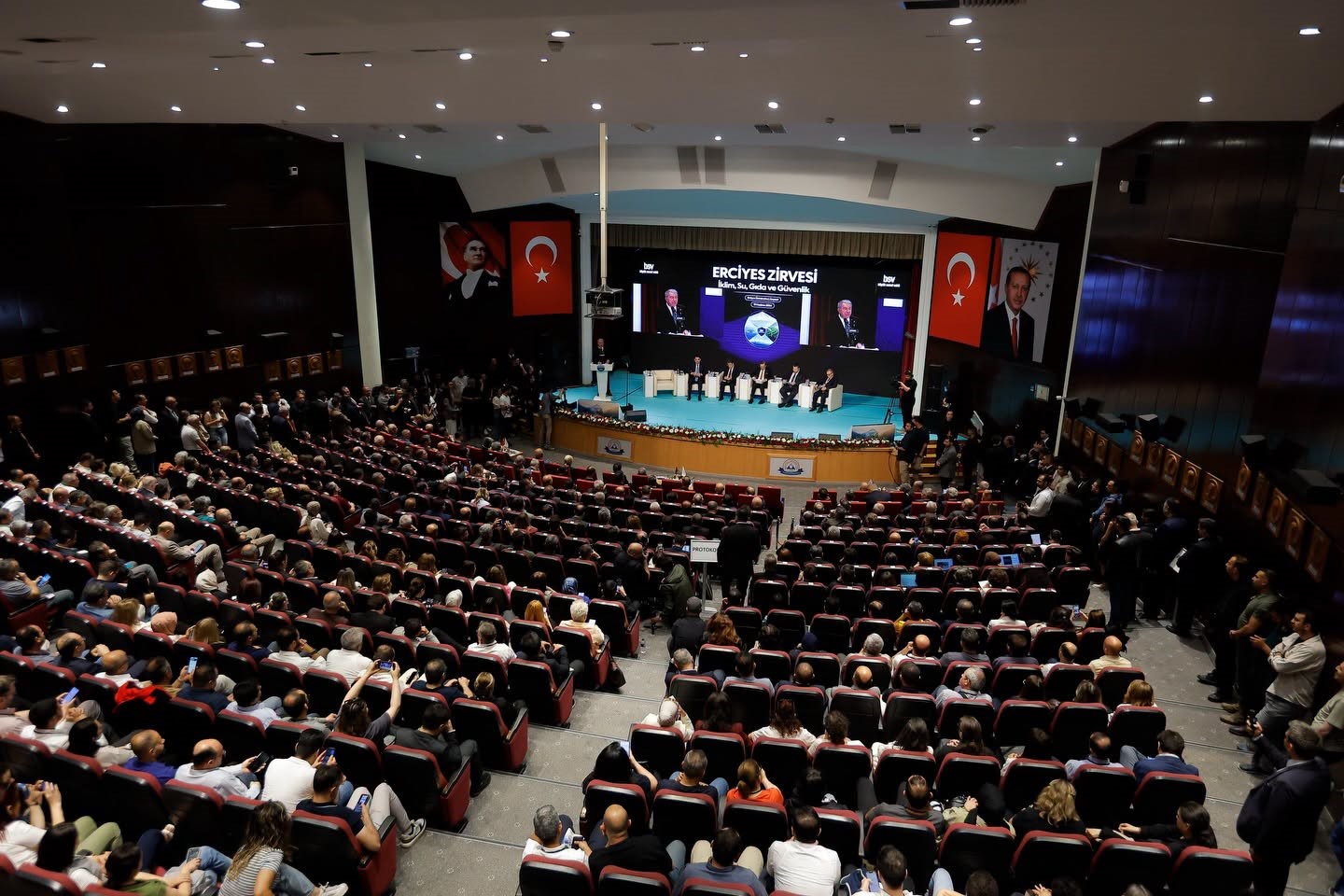 Başkan B&uuml;y&uuml;kkılı&ccedil;, Erciyes Zirvesi&rsquo;nde Kayseri&rsquo;nin su master planını anlattı