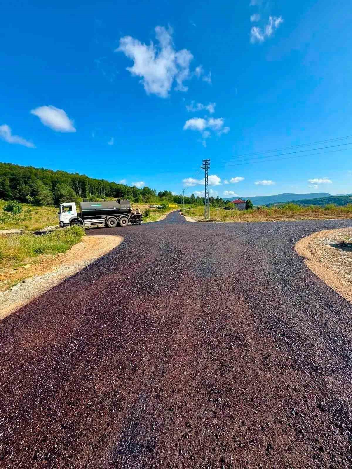 Sinop’ta köy yollarında asfalt mesaisi