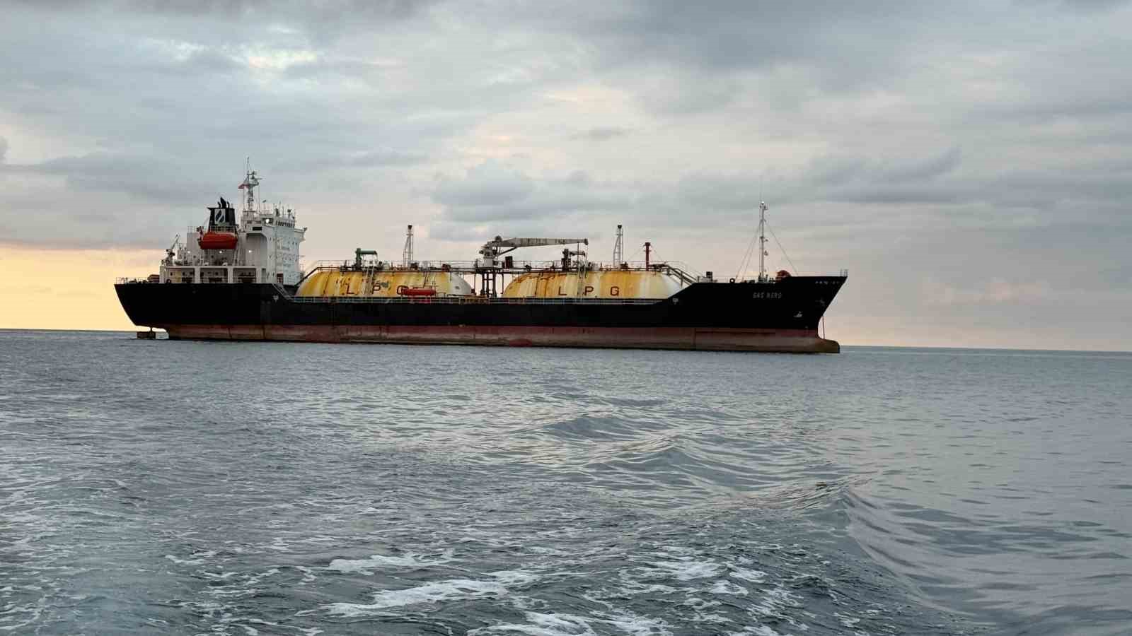 Karadeniz’de dron saldırısına uğrayan LPG tankeri Sürmene Tersanesi’nde tamir edilmeyi bekliyor