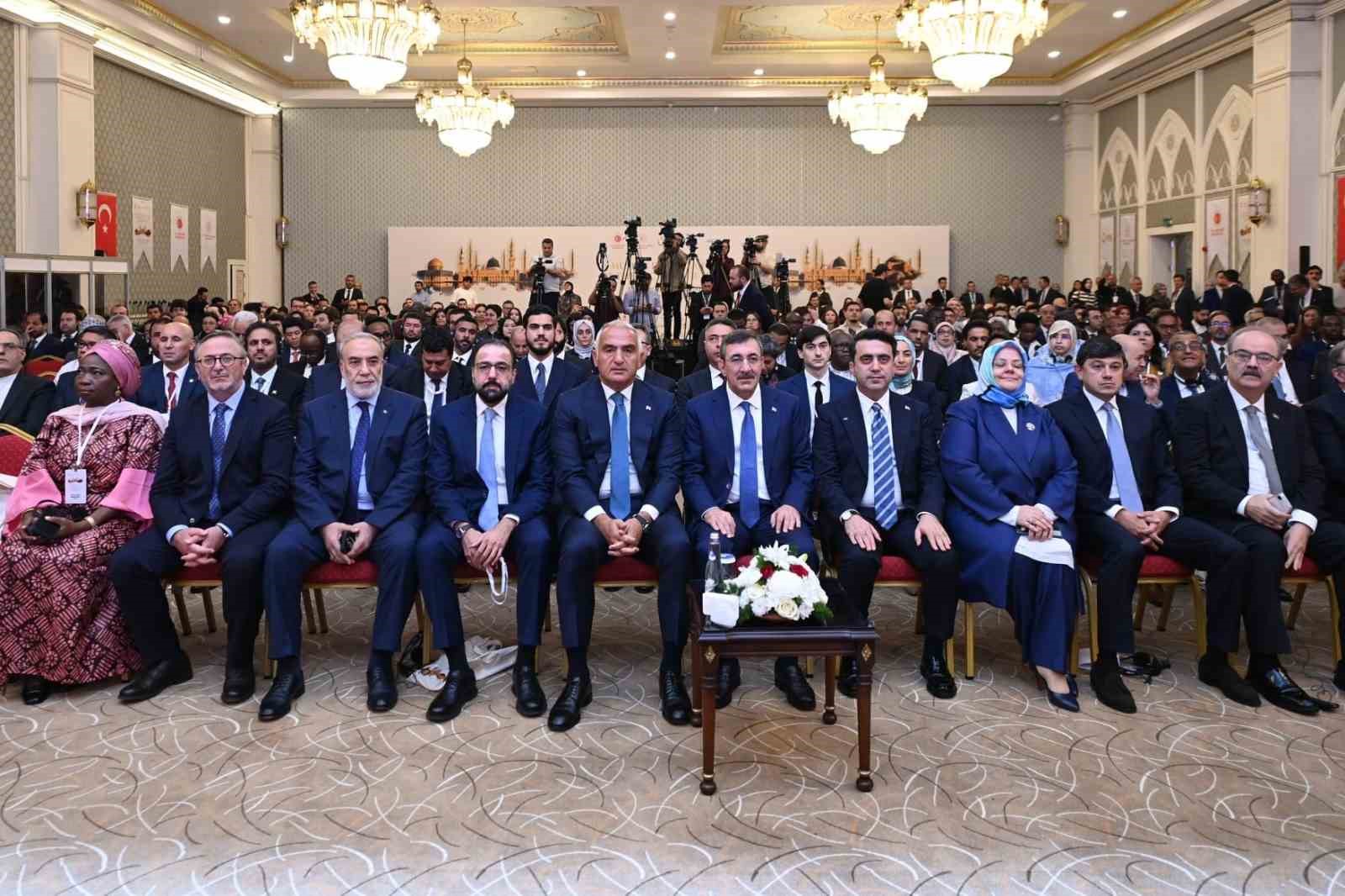 Bakan Ersoy&rsquo;dan Gazze &ccedil;ağrısı: "M&uuml;sl&uuml;man diasporaların Filistin m&uuml;cadelesini d&uuml;nyaya anlatmada kritik rol&uuml; var"