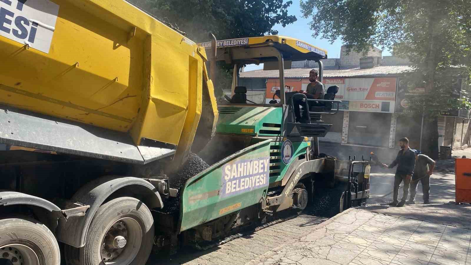 Şahinbey&rsquo;de asfalt &ccedil;alışmaları aralıksız s&uuml;r&uuml;yor