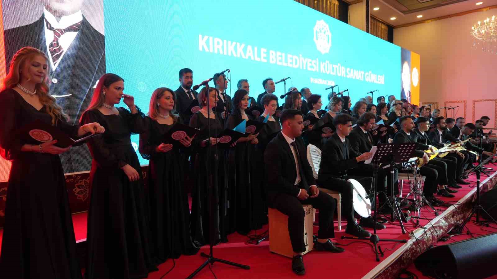Koro ilk kez sahne aldı, profesyonelleri aratmadı: Anadolu’nun sevilen türküleri seslendirildi