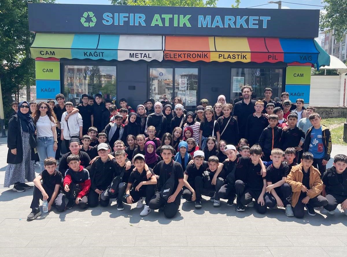 Kütahya Ahteri İmam Hatip Ortaokulu’ndan Sıfır Atık projesine anlamlı destek
