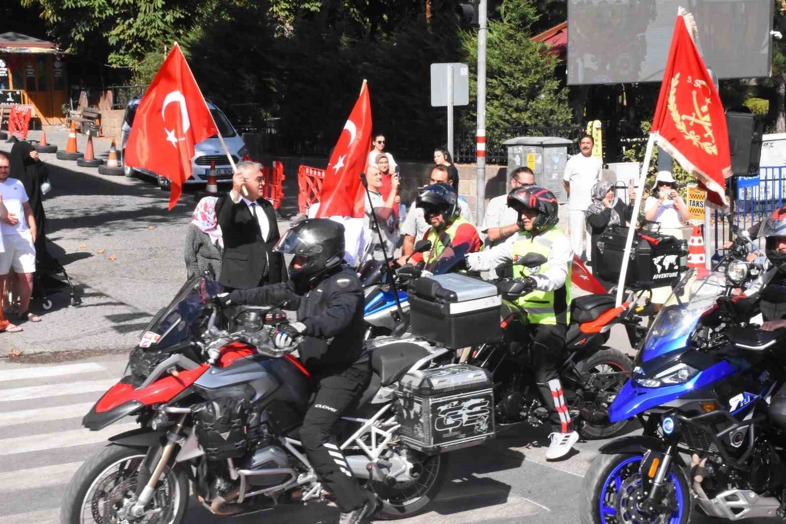 Motosiklet tutkunları Afyonkarahisar’da "Zafer Sürüşü" düzenledi