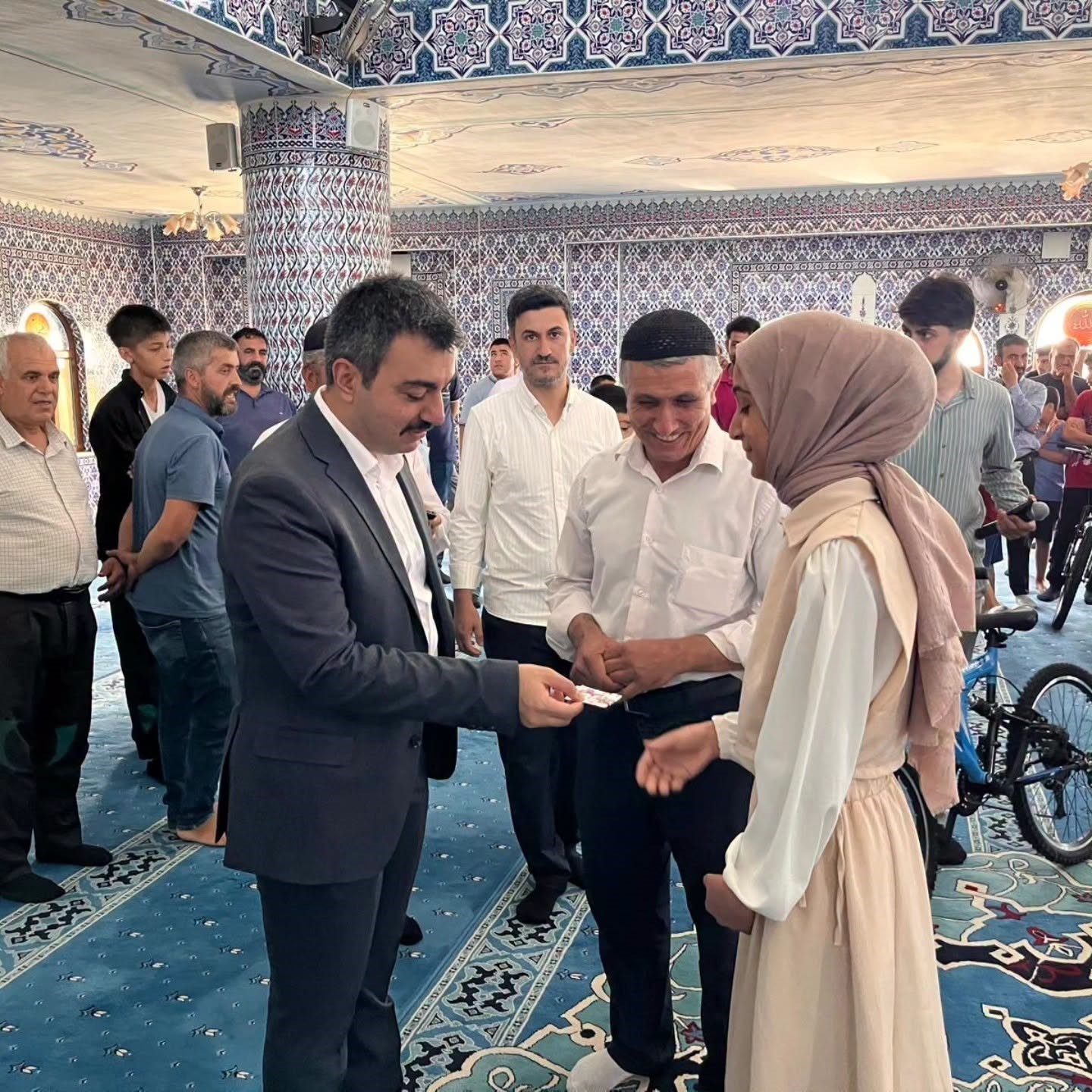 Dicle Kaymakamı Atış’tan Kur’an kurslarındaki bilgi yarışması ve futbol turnuvasında dereceye girenlere ödül