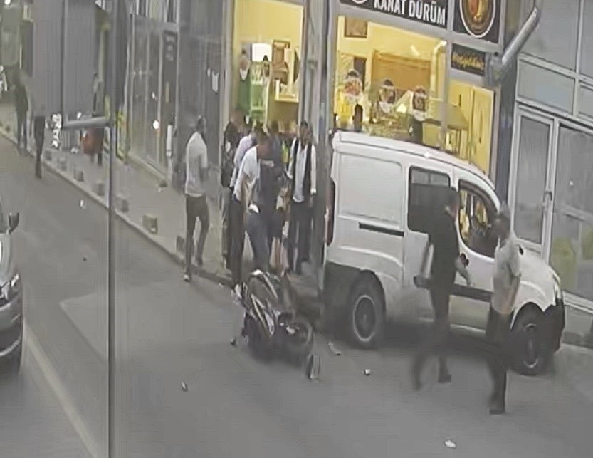 Tekirdağ’da ön teker şovu kazayla bitti, yaya ezilmekten son anda kurtuldu: Korkunç anlar kamerada