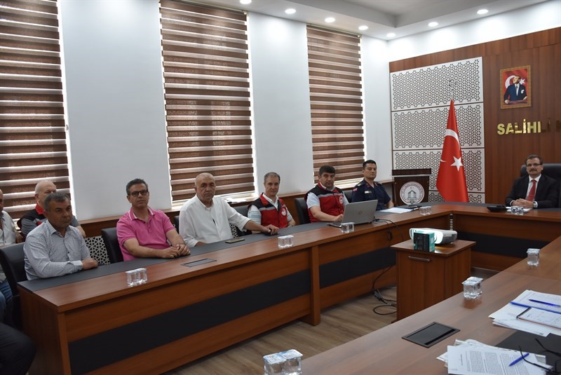 Salihli’de mevsimlik tarım işçilerinin sorunları masaya yatırıldı