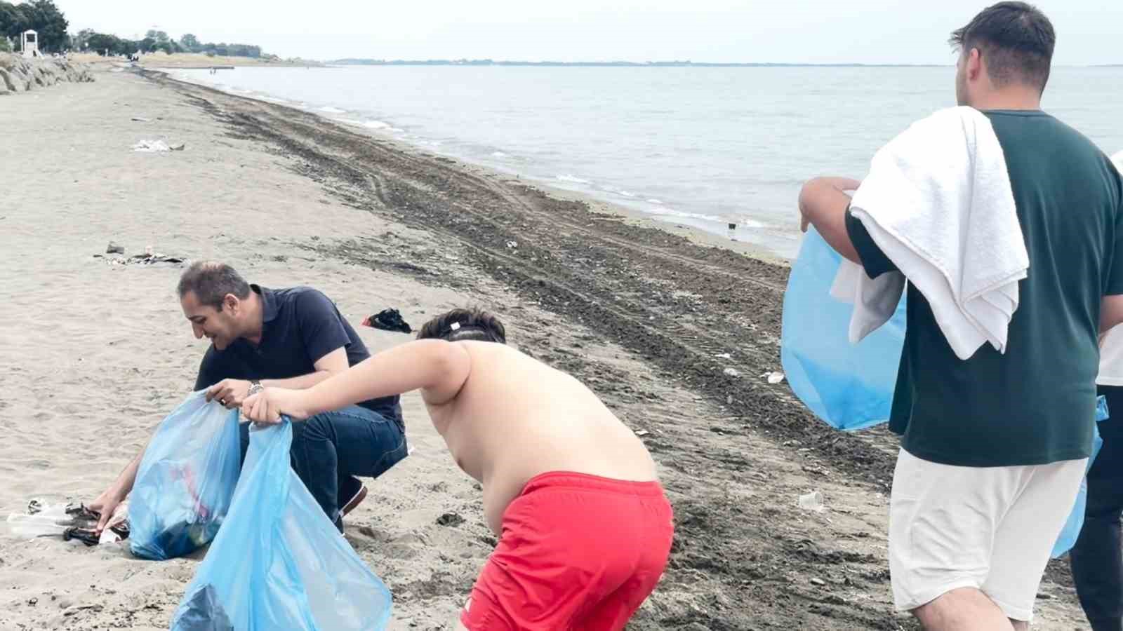 Duyarsızlar kirletti, &ccedil;evre g&ouml;n&uuml;ll&uuml;leri temizledi