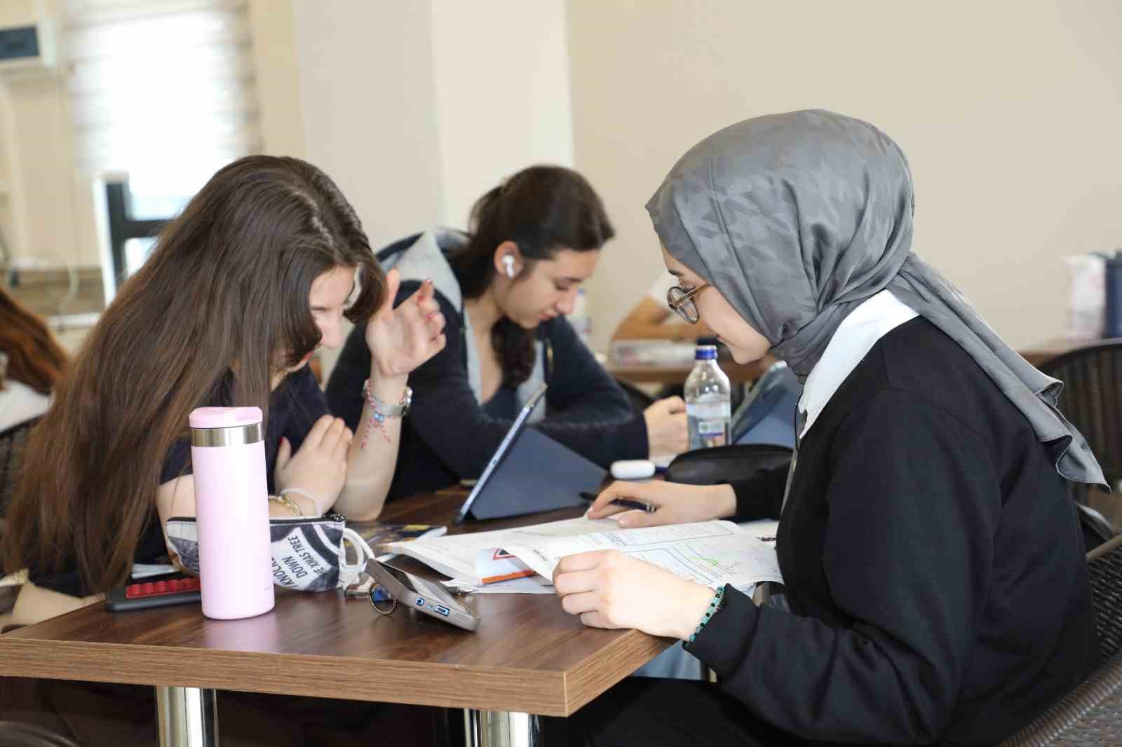 Şehzadeler’den YKS adaylarına ücretsiz koçluk ve deneme kulübü