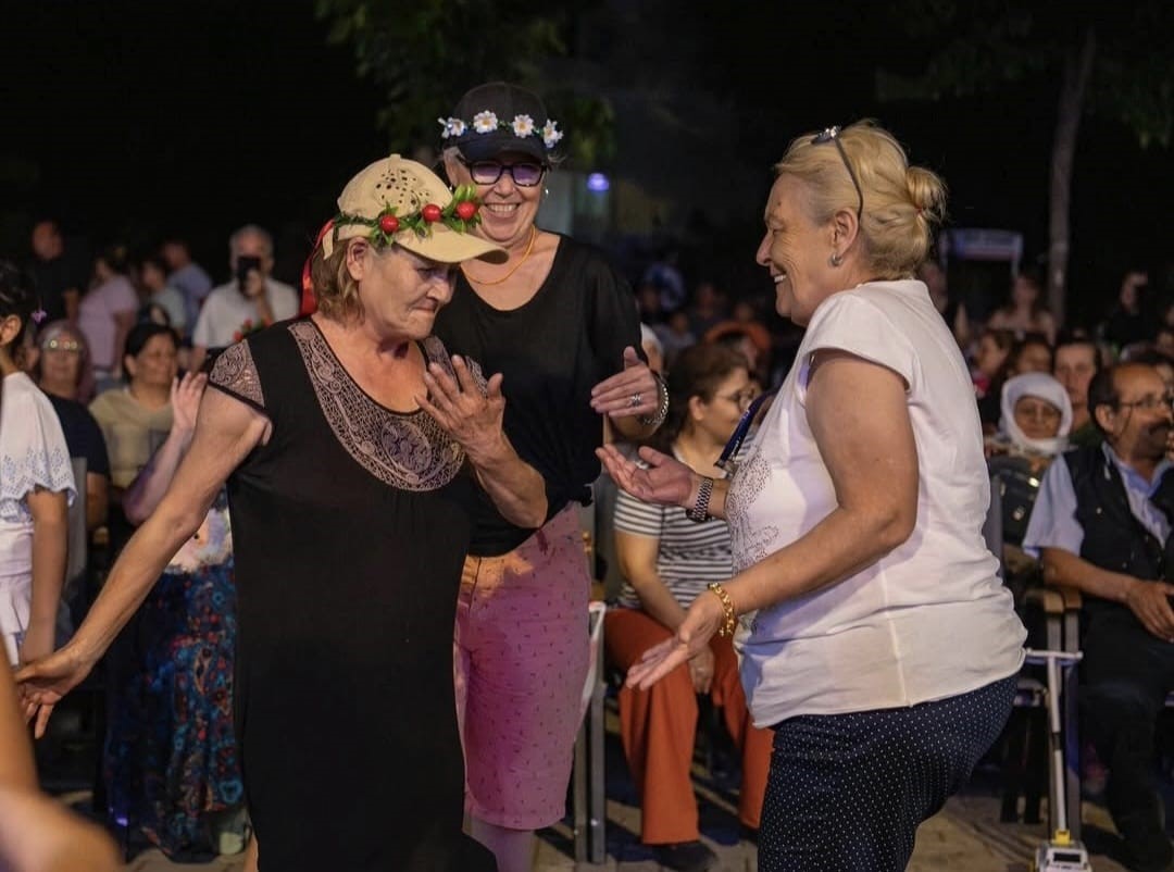Kuşadası’ndaki Kiraz Şenliği binlerce ziyaretçiyi ağırladı