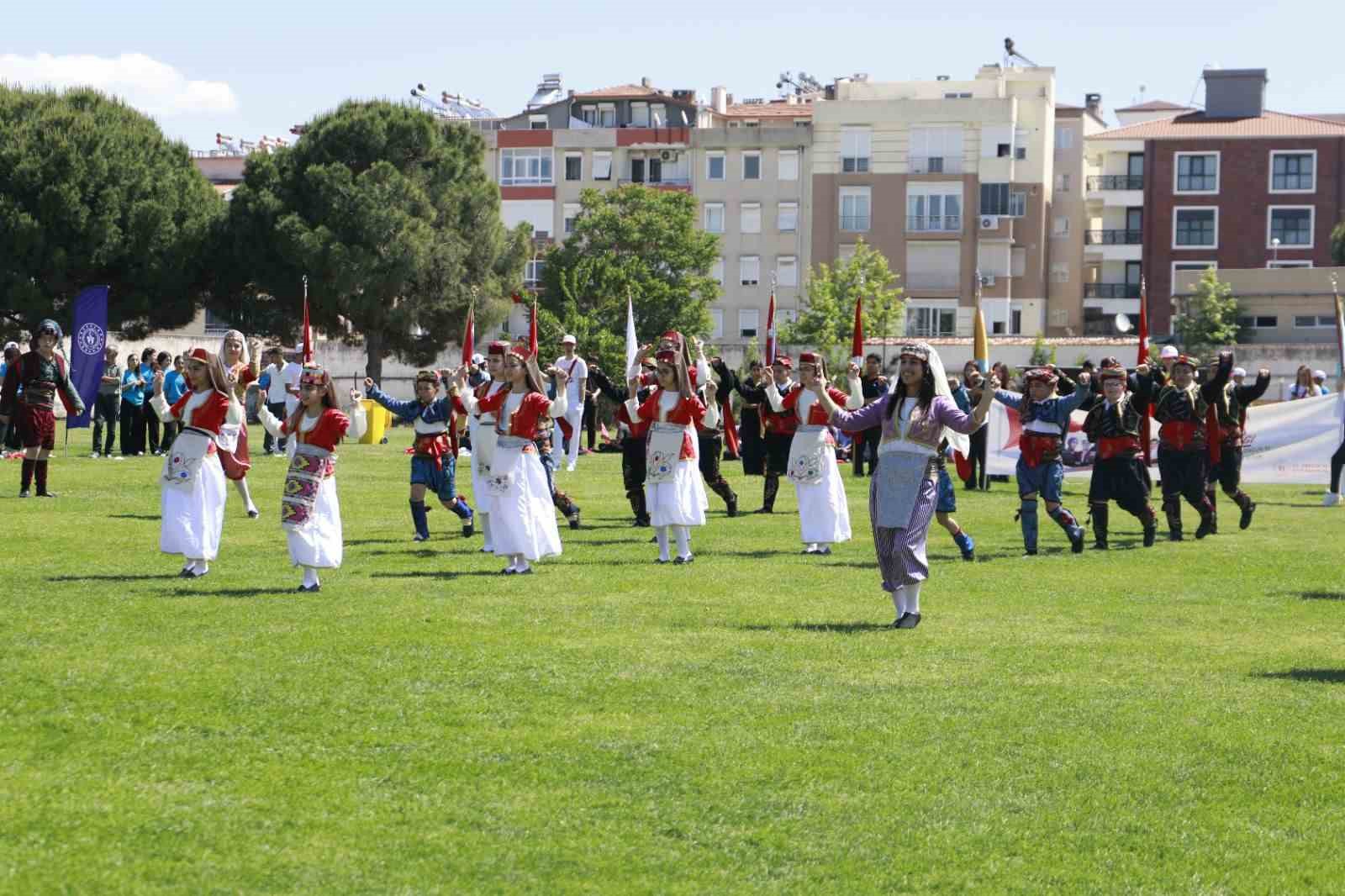 Burhaniye’de 19 Mayıs coşkusu yaşandı