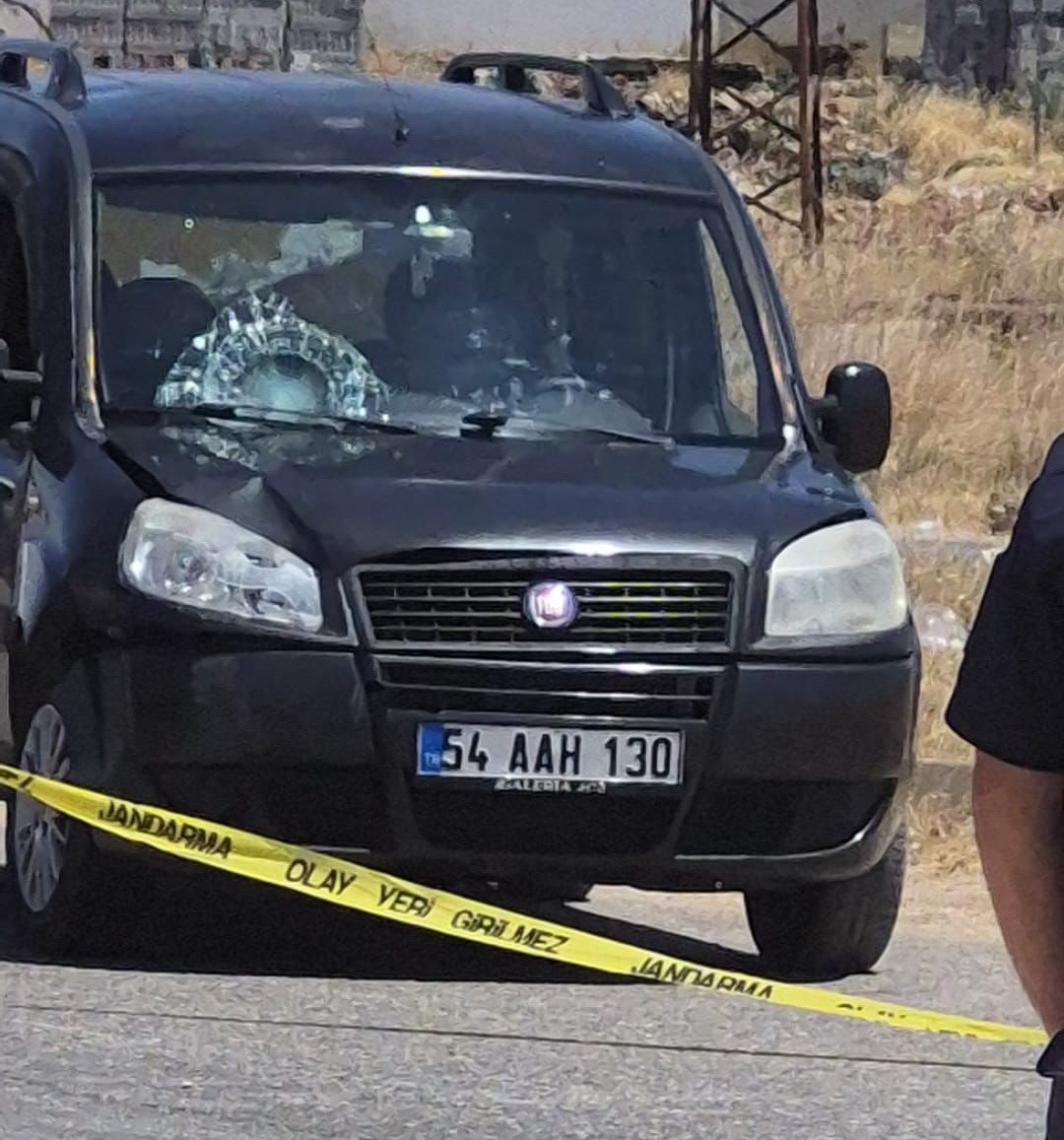 Hafif ticari araç yayaya çarptı: 1 ağır yaralı