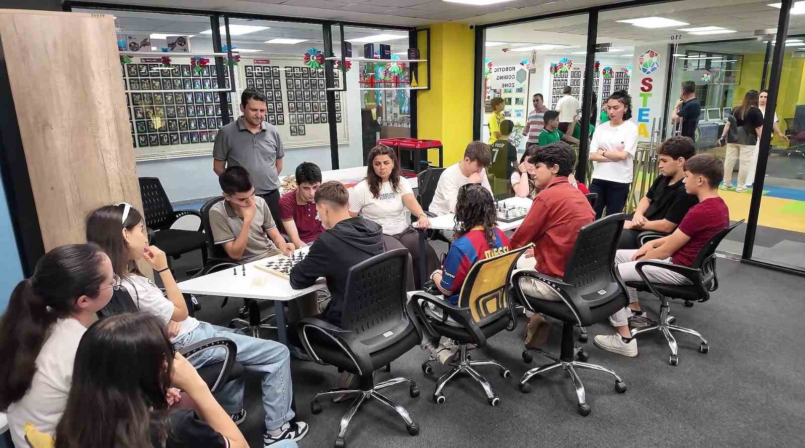 &Ccedil;amelili &ouml;ğrenciler Azerbaycanlı kardeşleriyle buluştu