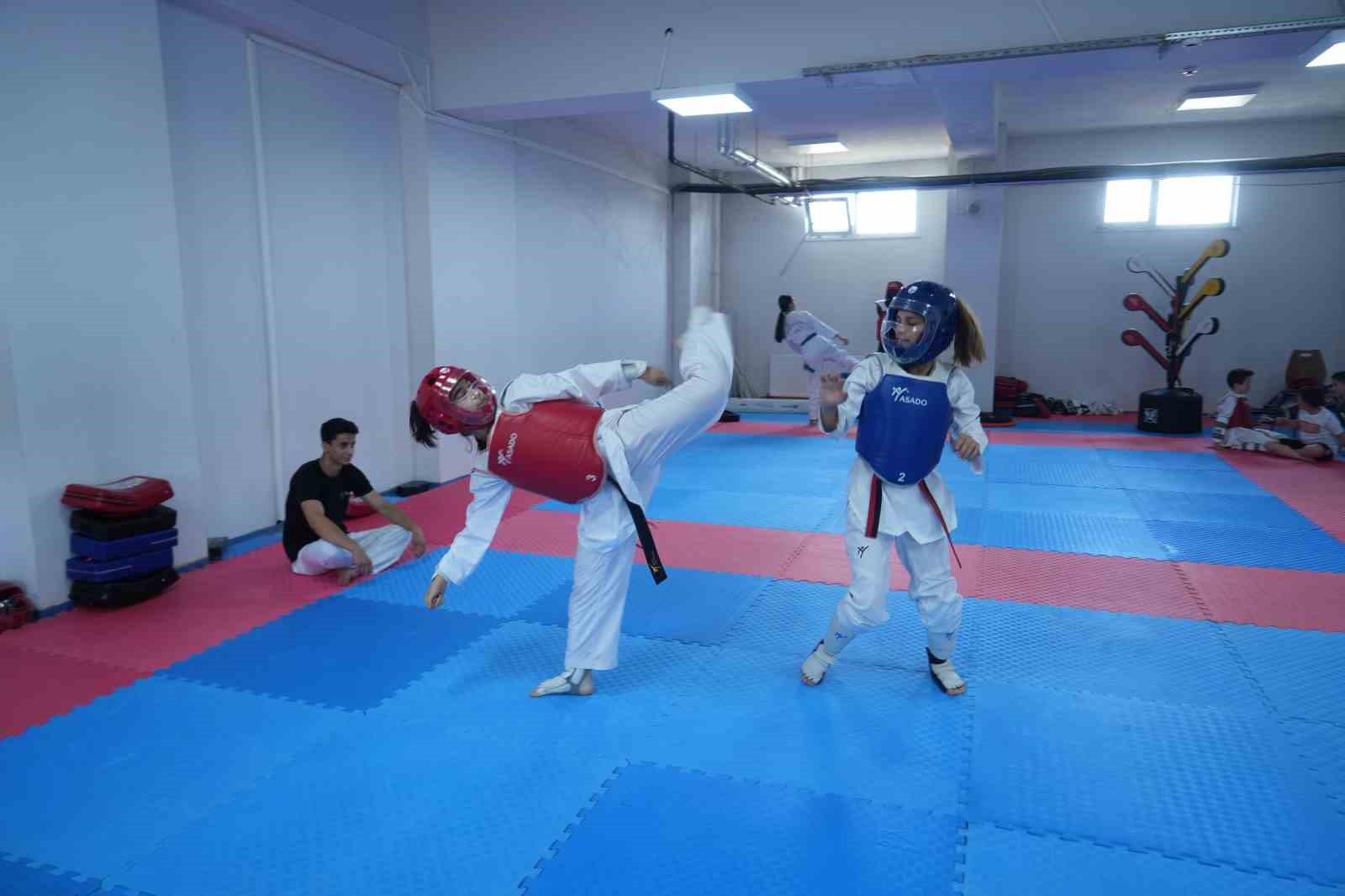 Yaz Spor Okulları’nda tekvandoya yoğun ilgi