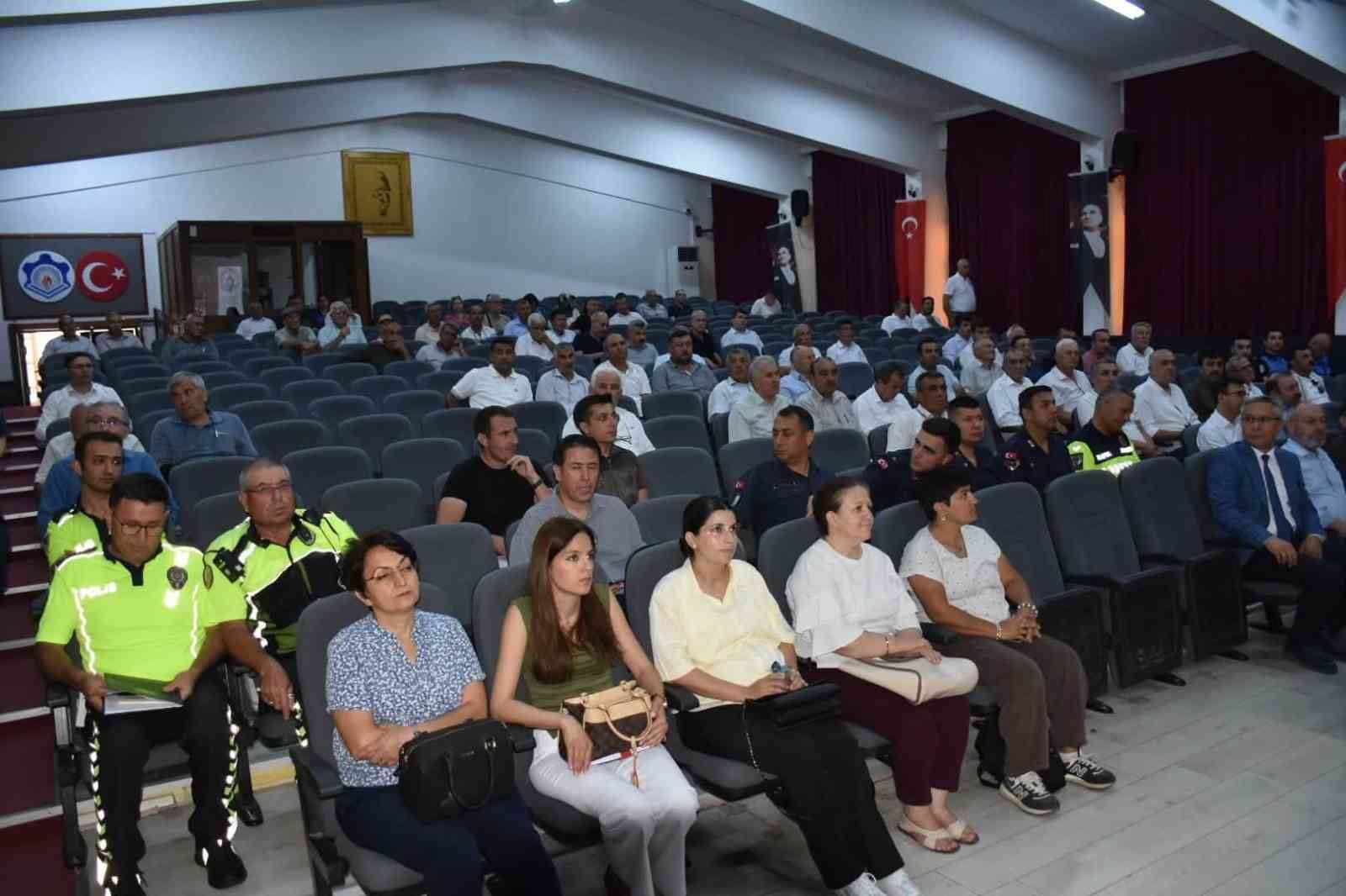 Salihli’de muhtarlar toplantısı yapıldı: Talepler ve sorunlar masaya yatırıldı