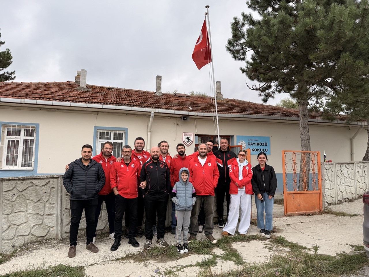 Kırsal mahalle okullarına &ccedil;anta kampanyası