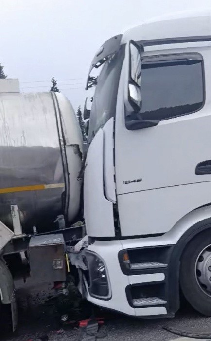 Osmaniye&rsquo;de 6 ağır tonajlı aracın karıştığı kazada 2 kişi yaralandı