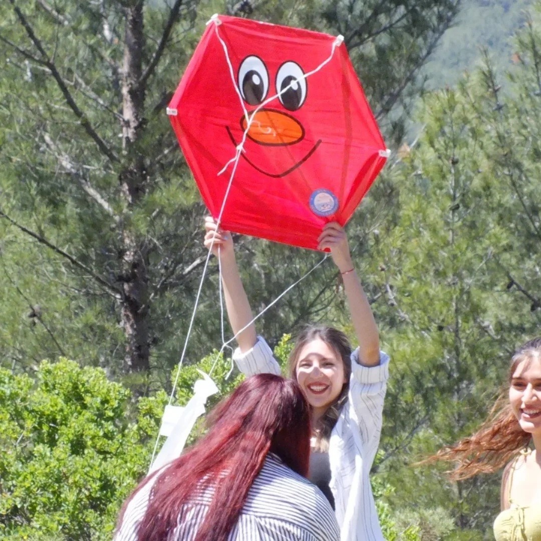 Gençlik Haftası’nda Ula’da gökyüzü uçurtmalarla renklendi
