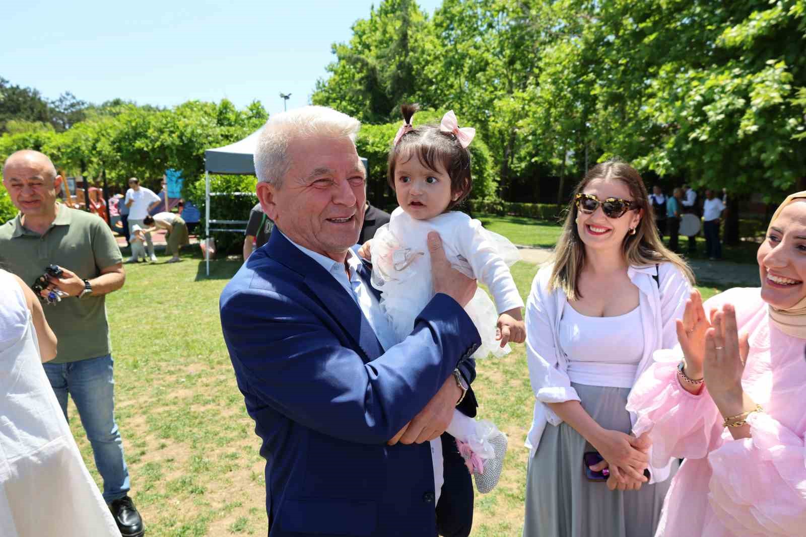 Çekmeköy’de Cemre Alya’ya tedavi yolculuğu öncesi anlamlı uğurlama