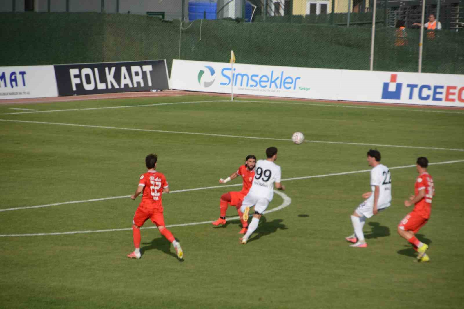 TFF 3. Lig: Balıkesirspor: 4 - Uşakspor: 1