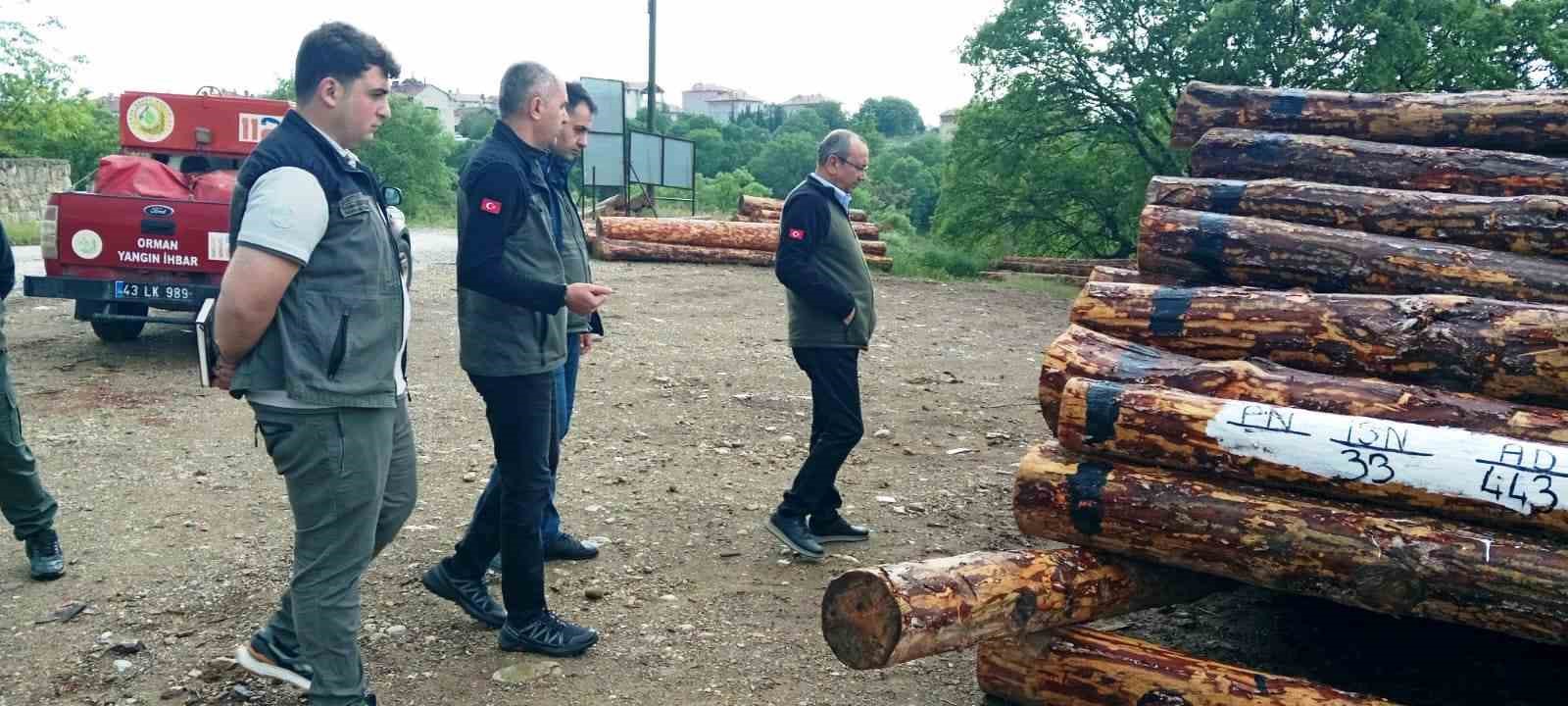 B&ouml;lge M&uuml;d&uuml;r&uuml; Karartı, yangın ekipleri ve depo sahalarında incelemelerde bulundu