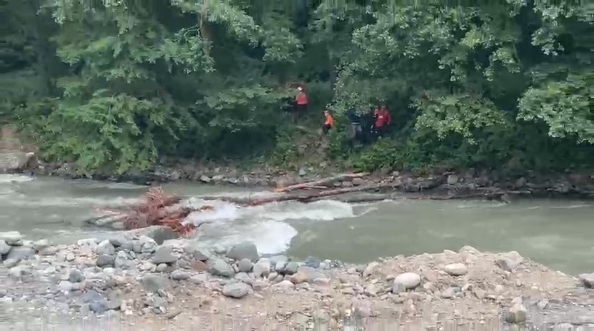 Rize’de aranan kayıp şahıs ölü bulundu, arama çalışmasına katılan ekibin botu devrildi, 1 personel hayatını kaybetti
