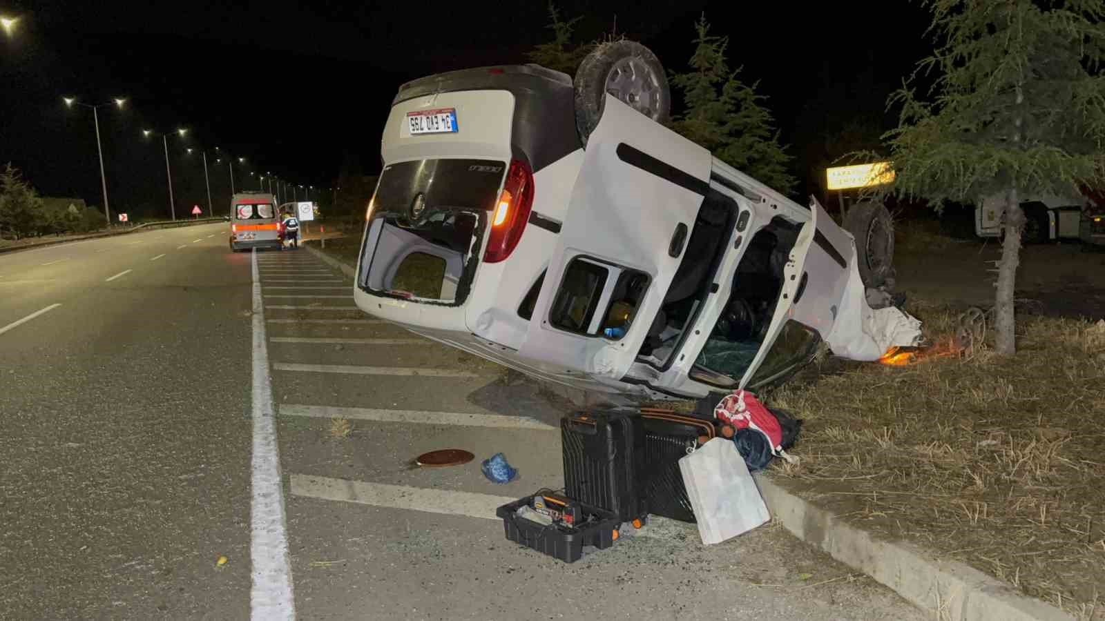 Samsun&rsquo;da hafif ticari ara&ccedil; takla attı: 5 yaralı