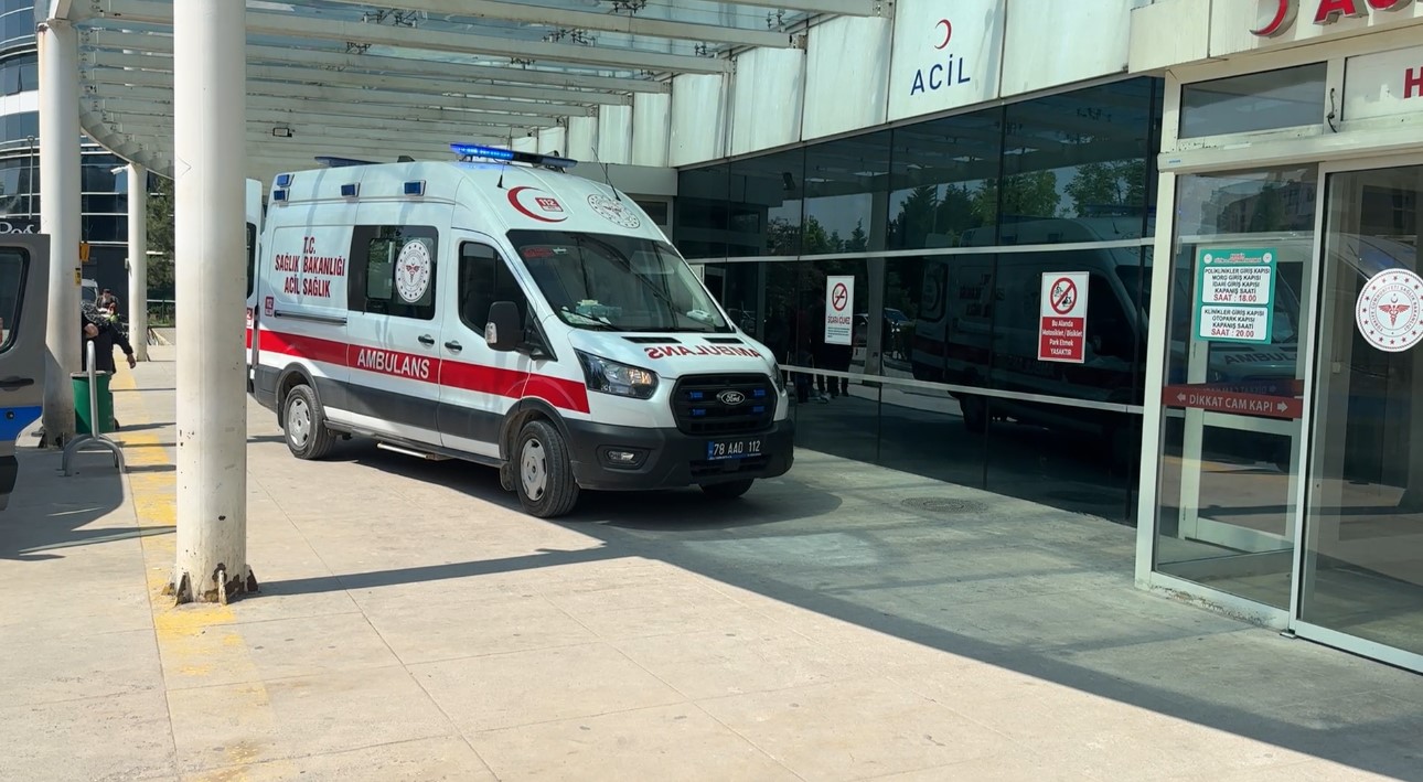 İskeleden d&uuml;şen yabancı uyruklu iş&ccedil;i yaralandı