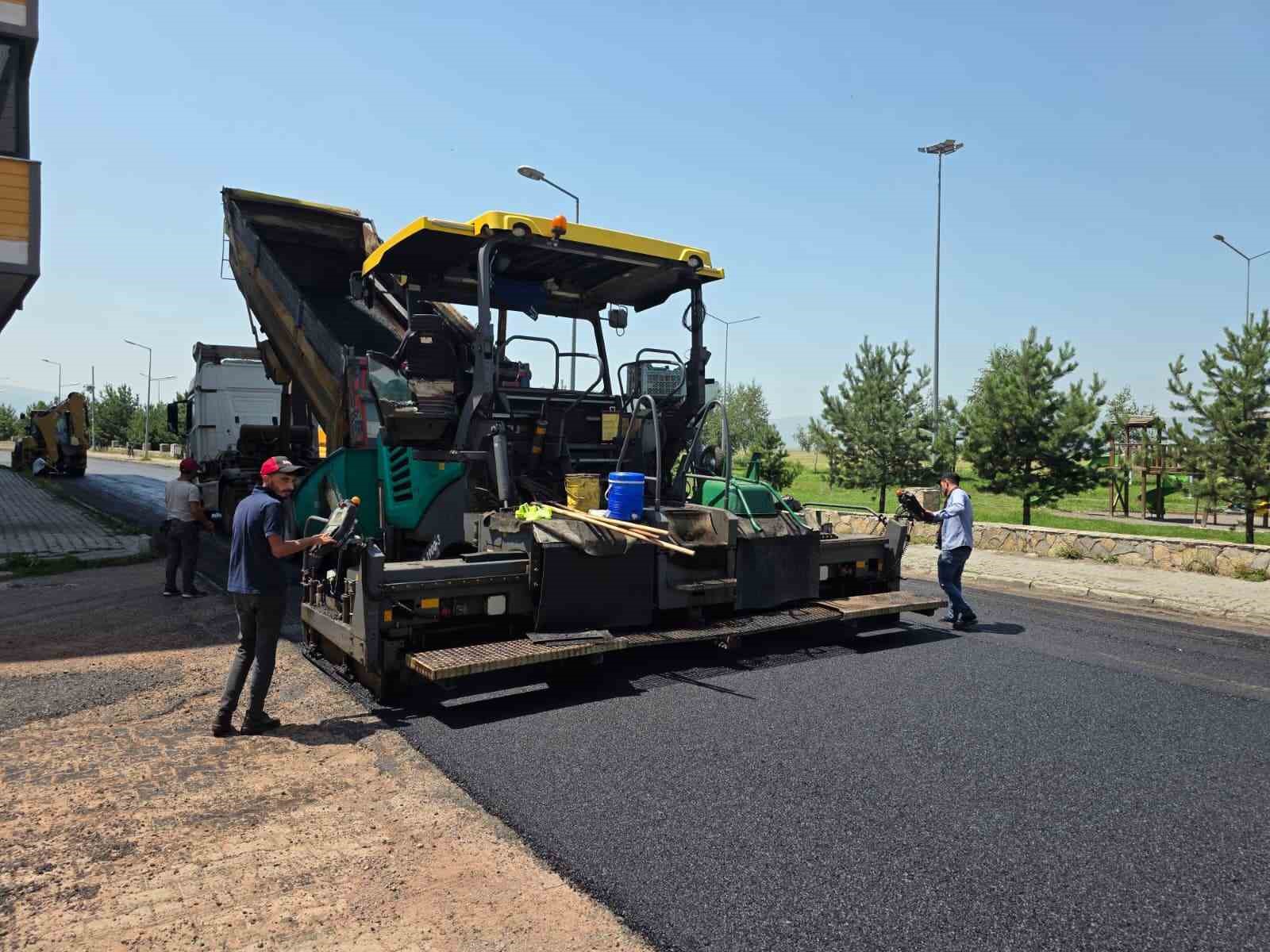 Belediye ekiplerinin asfalt çalışmaları drone ile havadan görüntülendi