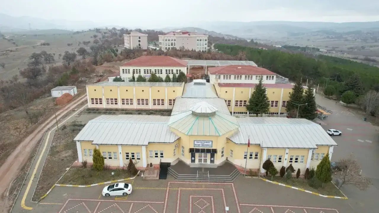 Gediz Meslek Yüksekokulu’na "Mahkeme Büro Hizmetleri Programı" açıldı