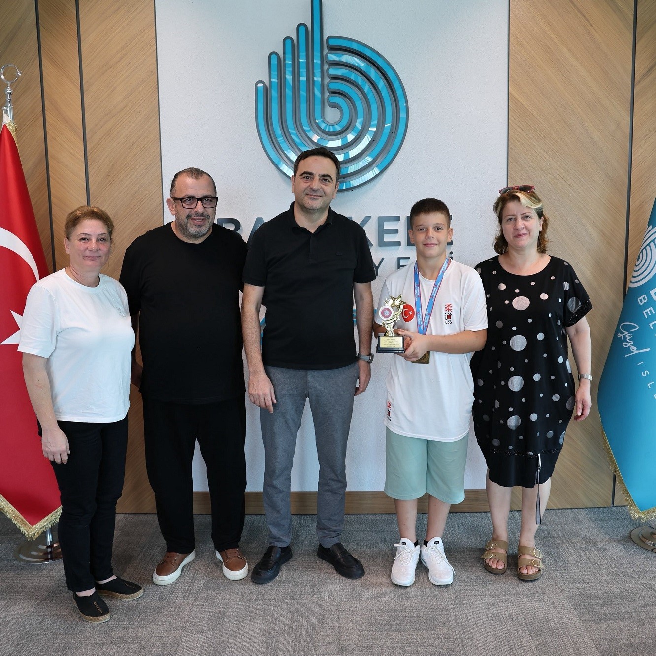 Şampiyonluk sevincini Başkan &Ouml;zl&uuml; ile paylaştı