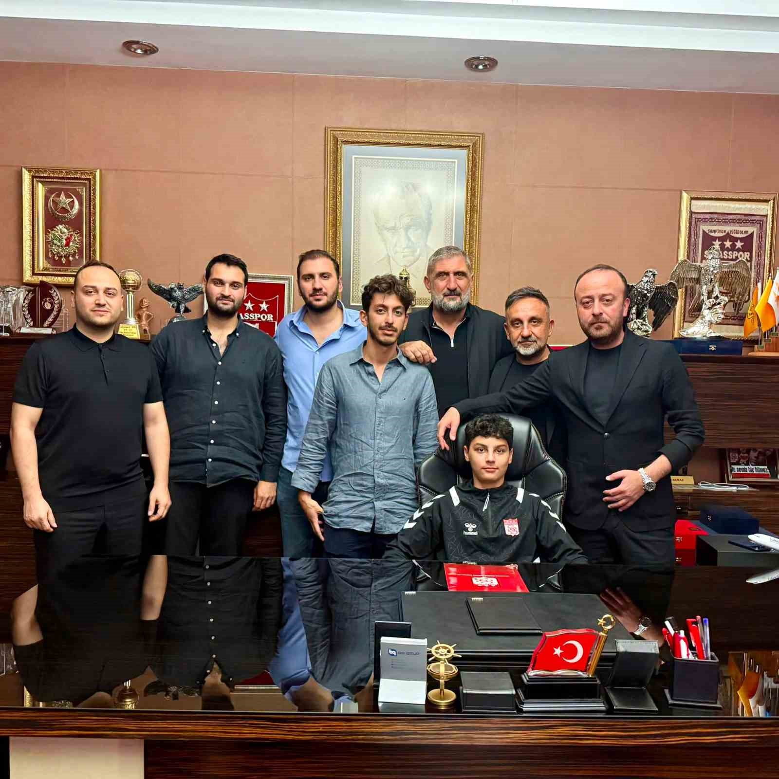 Sivasspor&rsquo;un gen&ccedil; futbolcusundan sevindiren haber